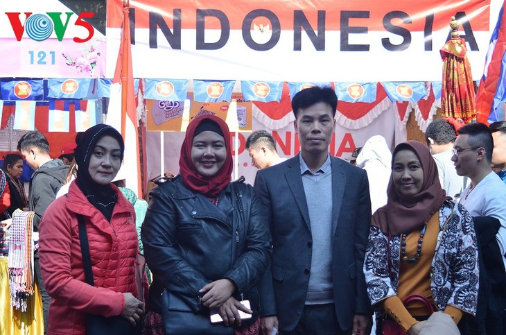 Kuliner Indonesia Menyerap Para Pengunjung di Festival Kuliner Internasional Ketujuh  - ảnh 7