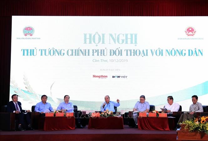 PM Nguyen Xuan Phuc Melakukan Dialog Dengan Para Petani - ảnh 1