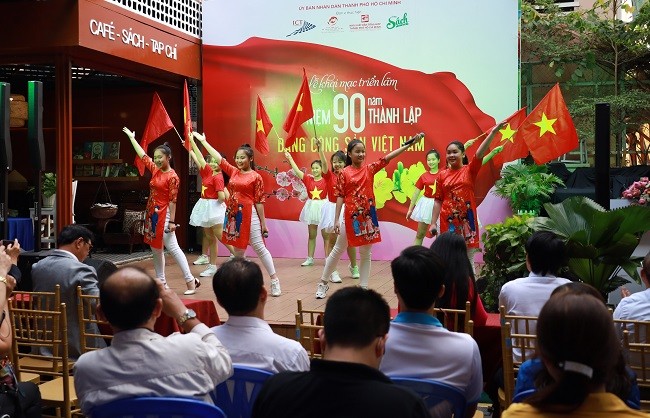 Pembukaan Pekan kegiatan memperingati ultah ke-90 berdirinya Partai Komunis Vietnam - ảnh 1