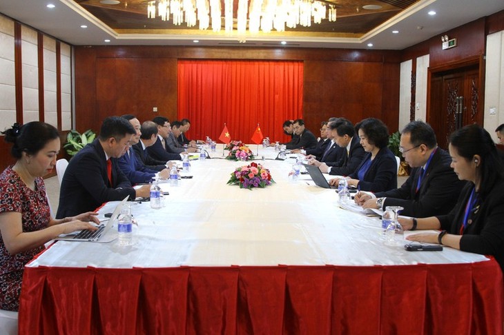 Deputi PM, Menlu Vietnam, Pham Binh Minh melakukan pertemuan dengan Menlu Tiongkok dan Laos - ảnh 1