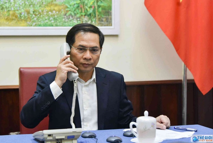 Deputi Harian Menlu Bui Thanh Son melakukan pembicaraan telepon dengan Pemimpin Kemlu AS, Jepang, Republik Korea, India, Australia dan Selandia Baru - ảnh 1