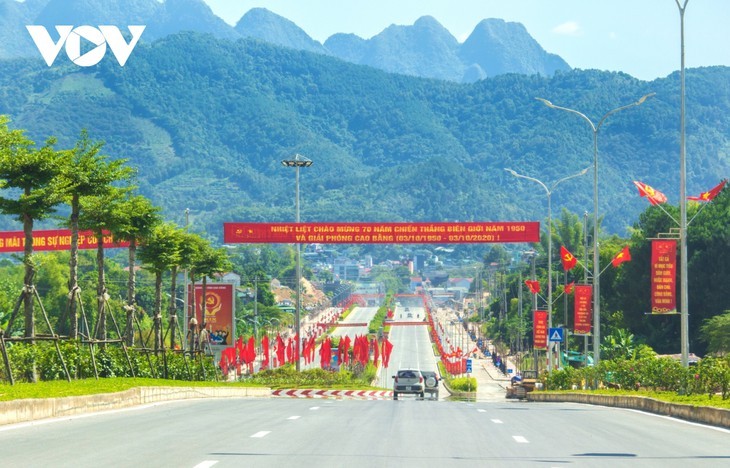 Tiga Terobosan Strategis yang Mengesankan bagi Perubahan Wajah Provinsi Cao Bang - ảnh 3