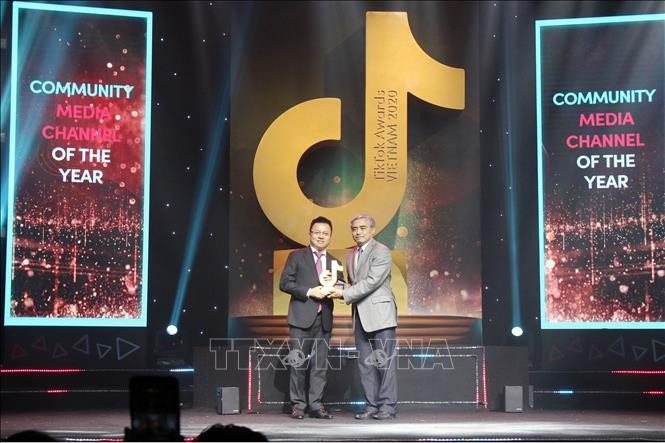 Memberikan Penghargaan TikTok Awards Vietnam 2020 - ảnh 1