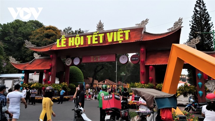 Kembangkan Nilai-Nilai Budaya Tradisional di Festival Hari Raya Tet Vietnam Tahun 2021 - ảnh 1