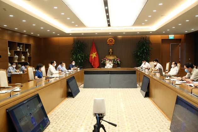 Deputi PM Vu Duc Dam Lakukan Sidang Online dengan Provinsi Bac Ninh dan Bac Giang tentang Pencegahan dan Penanggulangan Wabah Covid-19 - ảnh 1