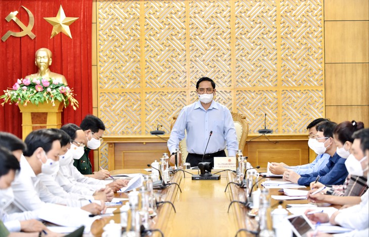 PM Pham Minh Chinh Melakukan Kunjungan Kerja ke Provinsi Bac Giang và Provinsi Bac Ninh – 2 Provinsi yang Terkena Dampak Paling Parah dari Pandemi Covid-19 - ảnh 1