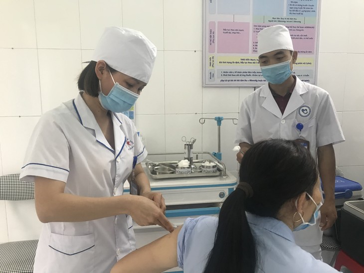 Lebih dari 283.000 Orang Vietnam telah Divaksinasi 2 Kali Vaksin Covid-19 - ảnh 1