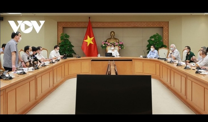 Deputi PM Vu Duc Dam Pimpin Sidang tentang Pengujian Vaksin Covid-19 - ảnh 1