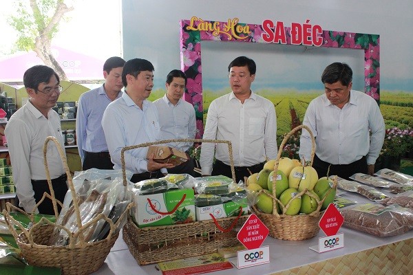 Lebih Dari 350 Gerai Ikut Serta dalam Forum OCOP Dong Thap dan Berbagai Provinsi Daerah Dataran Rendah Sungai Mekong - ảnh 1