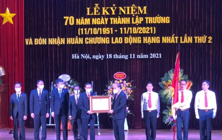 Presiden Nguyen Xuan Phuc: Sekolah Tinggi Ilmu Keguruan Hanoi Perlu Beradaptasi secara Kuat untuk Perlengkapi Keterampilan dan Pengetahuan Baru - ảnh 1
