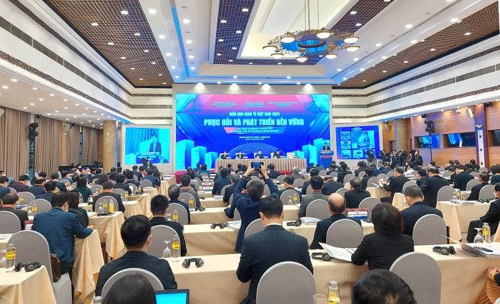 Pembukaan Forum Ekonomi Vietnam 2021 dengan Tema: “Pemulihan dan Perkembangan yang Berkelanjutan” - ảnh 1