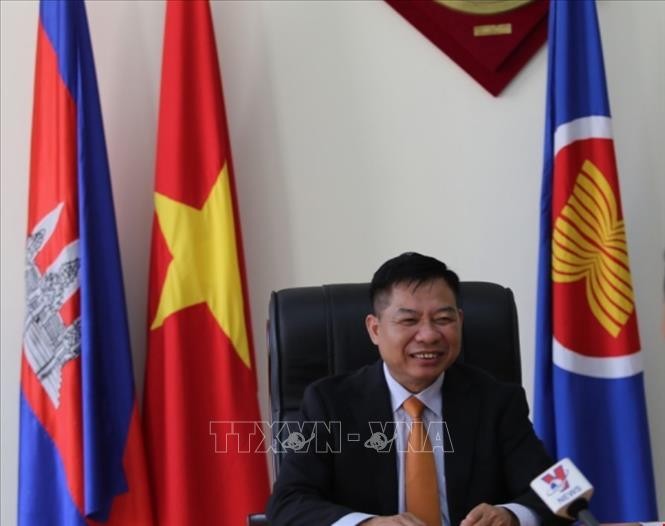 Hubungan Vietnam-Kamboja Mainkan Peran Sangat Penting dan Besar dalam Perkembangan Masing-Masing Negara - ảnh 1