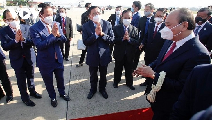 Presiden Nguyen Xuan Phuc Mulai Kunjungan Kenegaraan di Negara Kamboja - ảnh 1