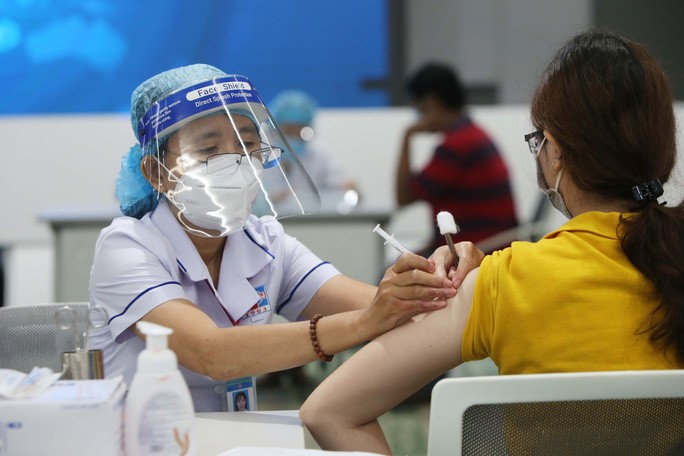 Perkenalan Sepintas tentang Situasi Vaksinasi di Vietnam dan Taman Cahaya Da Lat - ảnh 1