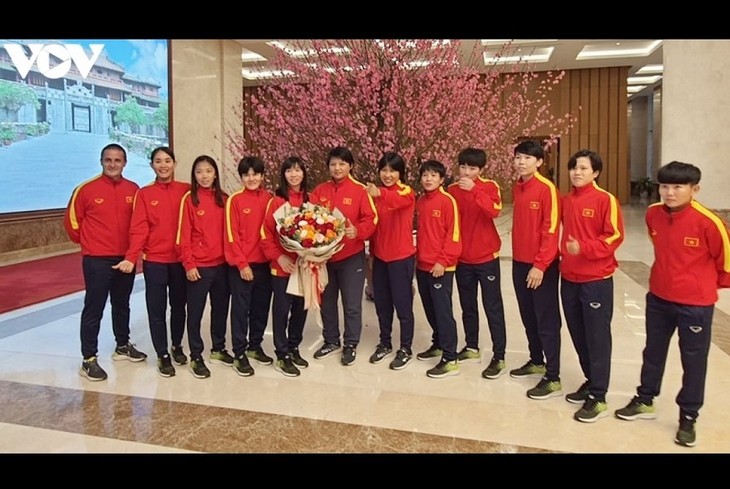 PM Pham Minh Chinh Ucapkan Selamat kepada Tim Sepak Bola Wanita Vietnam untuk Pertama Kalinya Berpartisipasi dalam World Cup 2023 - ảnh 1