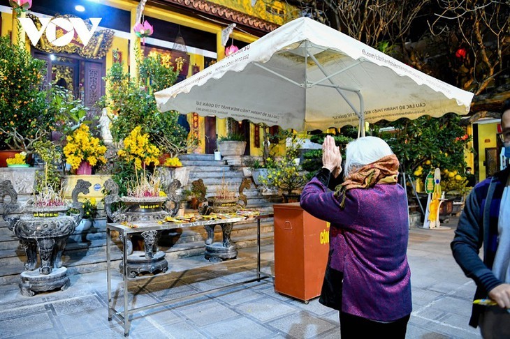 Pergi Ke Pagoda di Awal Tahun – Keindahan Budaya Tradisional Orang Vietnam - ảnh 3