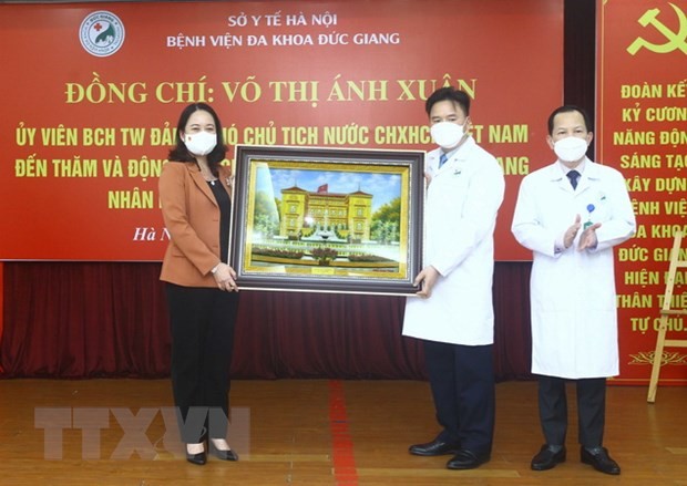 Muliakan Barisan Nakes Sehubungan dengan Hari Dokter Vietnam - ảnh 1