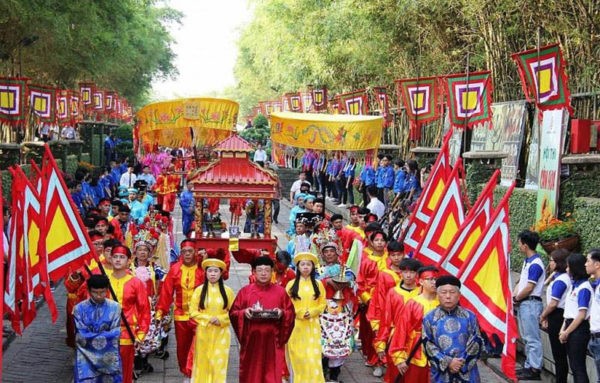 Perkenalan Sepintas tentang Hari Haul Cikal Bakal Raja Hung atau Pesta Kuil Raja Hung dan Tur Wisata Kuliner di Sai Gon  - ảnh 1