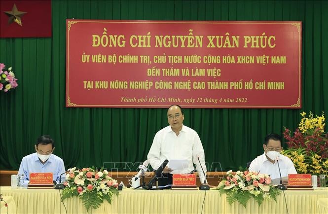 Presiden Nguyen Xuan Phuc: Kota Ho Chi Minh Perlu Fokus Kembangkan Pertanian Berteknologi Tinggi - ảnh 1