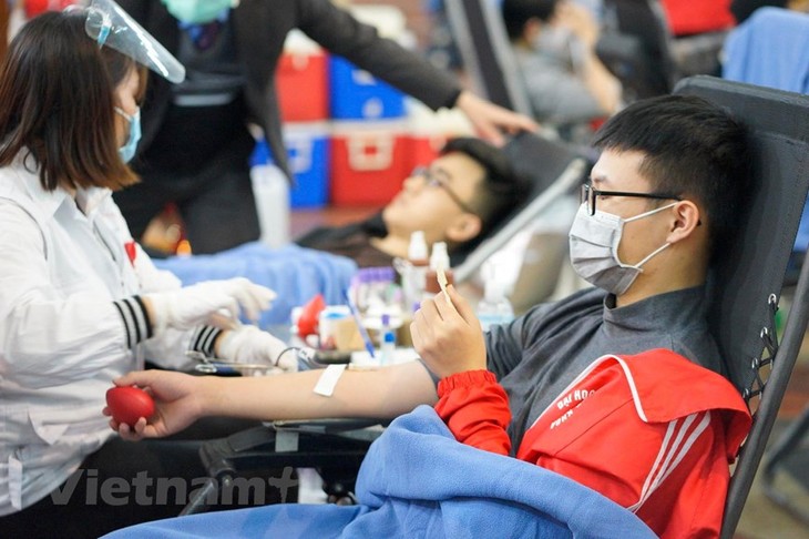 Perkenalan Sepintas tentang Kampanye Donor Darah Sukarela Terbesar di Vietnam dan Tur Sepada Motor untuk Temukan Kuliner, Budaya, dan Kehidupan di Ibu Kota Hanoi - ảnh 1