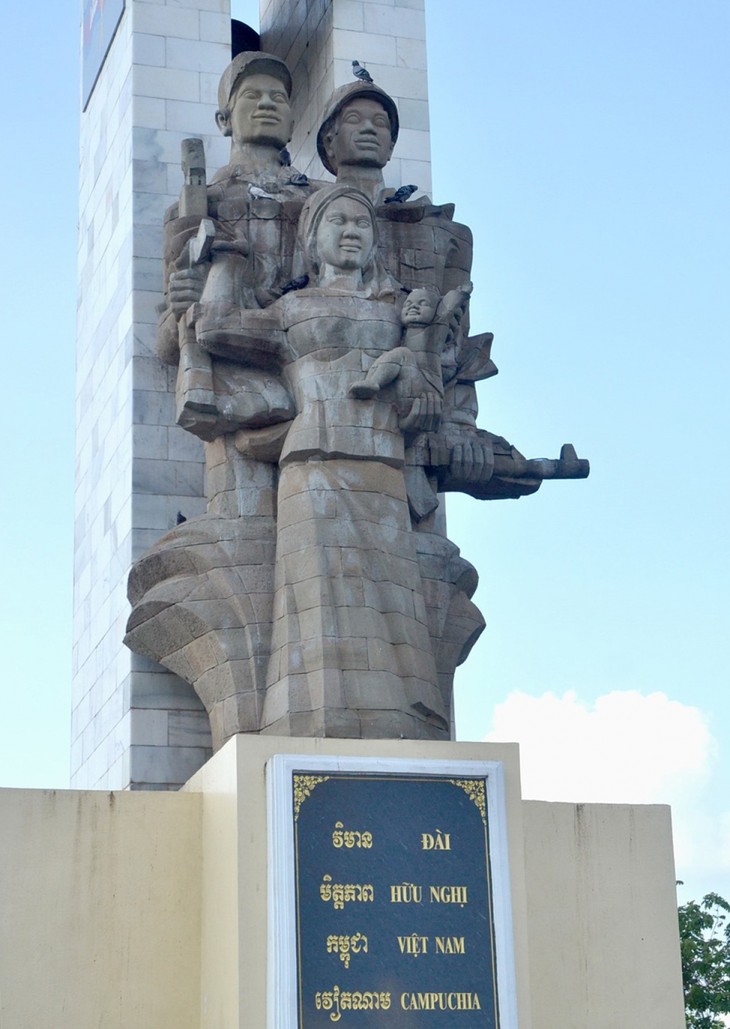 Monumen Persahabatan Vietnam-Kamboja – Simbol  Solidaritas dan Persahabatan Vietnam-Kamboja - ảnh 1