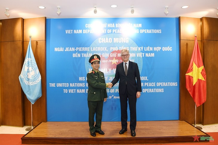 Wakil Sekjen PBB Kunjungi Departemen Penjaga Perdamaian Vietnam - ảnh 1