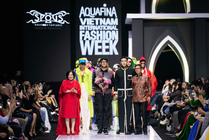 Priyo Oktaviano – Orang Ceritakan Kisah Fesyen Internasional dengan Budaya Bangsa Indonesia - ảnh 2