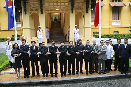 Der 45. Gründungstag der ASEAN in Hanoi gefeiert - ảnh 1