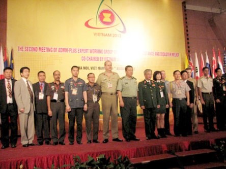 Verteidigungsoffiziere der ASEAN-Länder diskutieren den Katastrophenschutz - ảnh 1