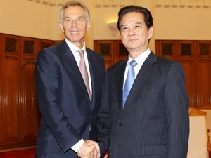 Premierminister Nguyen Tan Dung empfängt britischen Ex-Premier Tony Blair - ảnh 1