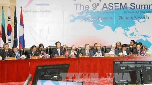 Premierminister Nguyen Tan Dung beim ASEM-Gipfel in Laos - ảnh 1