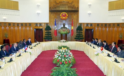 Premierminister Vietnams und Haitis treffen sich in Hanoi - ảnh 1