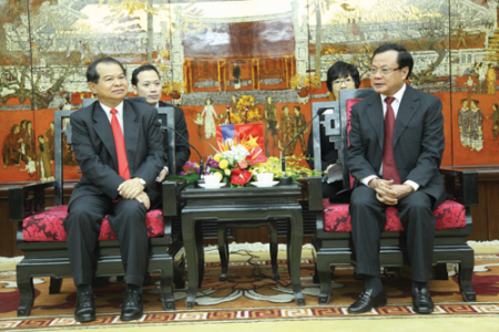 KPV-Generalsekretär Nguyen Phu Trong trifft Bürgermeister der laotischen Hauptstadt Vientiane - ảnh 1
