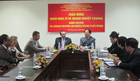 Delegation kanadischer Abgeordneter und Unternehmen in Vietnam zu Gast - ảnh 1