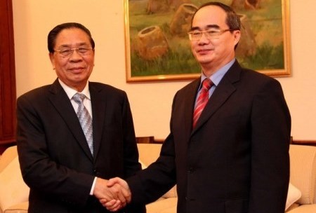 Vertreter der Vaterländischen Front Vietnams besuchen Laos - ảnh 1