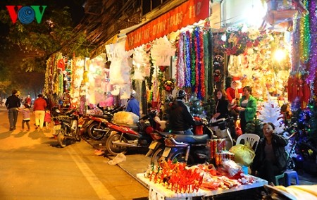 Hanoi leuchtet zu Weihnachten - ảnh 12