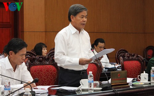 Minister für Bodenschätze und Umwelt beantwortet Fragen der Abgeordneten - ảnh 1