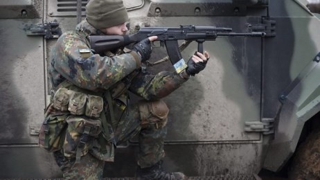 Trotz Waffenruhe dauern Gefechte in der Ostukraine an - ảnh 1