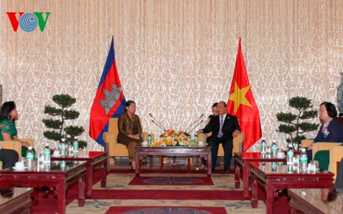 Vize-Premierminister Nguyen Xuan Phuc empfängt kambodschanische Amtskollegin - ảnh 1