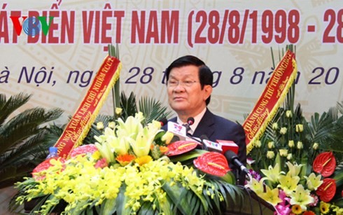 Staatspräsident nimmt an der Feier zum 17. Gründungstag der vietnamesischen Seepolizei teil - ảnh 1