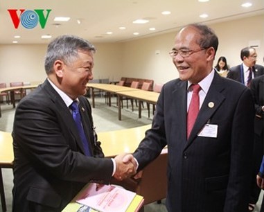 Parlamentspräsident Nguyen Sinh Hung trifft seinen mongolischen und mosambikanischen Amtskollegen - ảnh 1