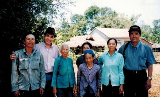 In Deutschland lebender Vietnamese sucht Überreste von im Krieg gefallener Kameraden - ảnh 1