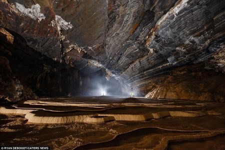 Die britische DailyMail ist von der Schönheit der Höhle Tien in Vietnam beeindruckt  - ảnh 2