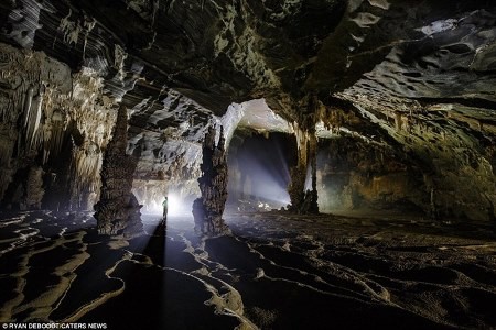 Die britische DailyMail ist von der Schönheit der Höhle Tien in Vietnam beeindruckt  - ảnh 3