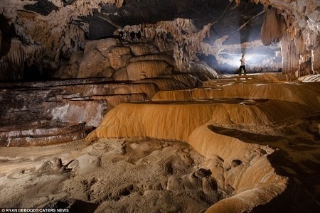 Die britische DailyMail ist von der Schönheit der Höhle Tien in Vietnam beeindruckt  - ảnh 6