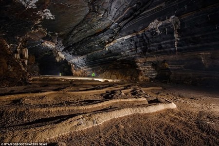 Die britische DailyMail ist von der Schönheit der Höhle Tien in Vietnam beeindruckt  - ảnh 8