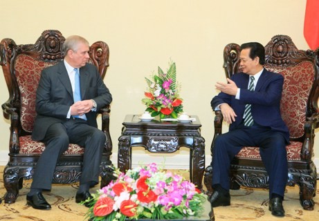 Premierminister Nguyen Tan Dung trifft Prinz Andrew von Großbritannien und Irland - ảnh 1