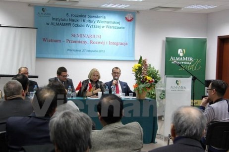 Seminar “Vietnam: Erneuerung – Entwicklung – Eingliederung” in Polen - ảnh 1