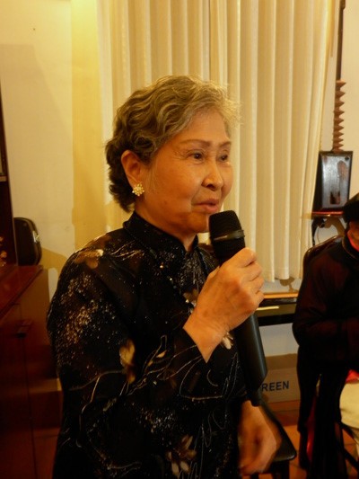 Gedichtvorträgerin Tran Thi Tuyet in Erinnerungen der Gedichtliebhaber - ảnh 1
