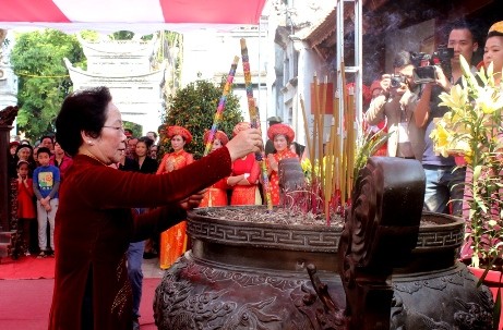 Vize-Staatspräsidentin Nguyen Thi Doan nimmt an der Feier zum Widerstand von Hai Ba Trung teil - ảnh 1